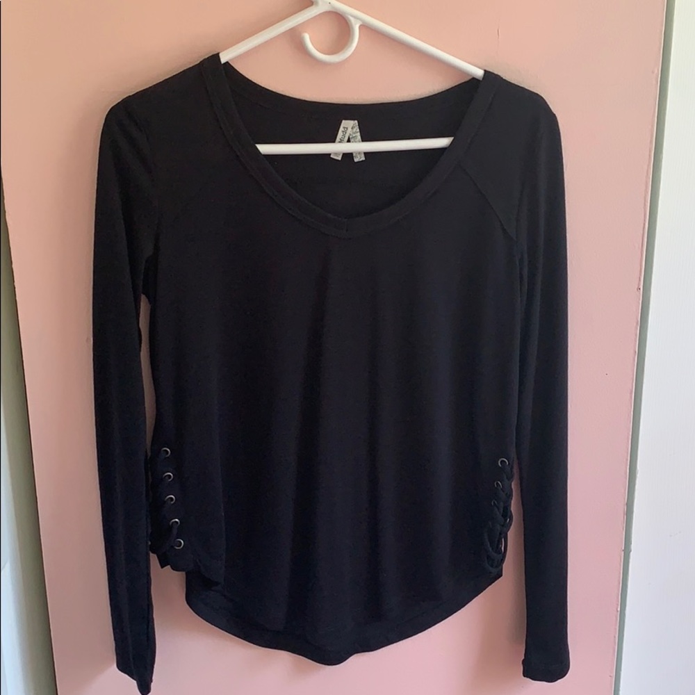 Cute and athletic long sleeve shirt